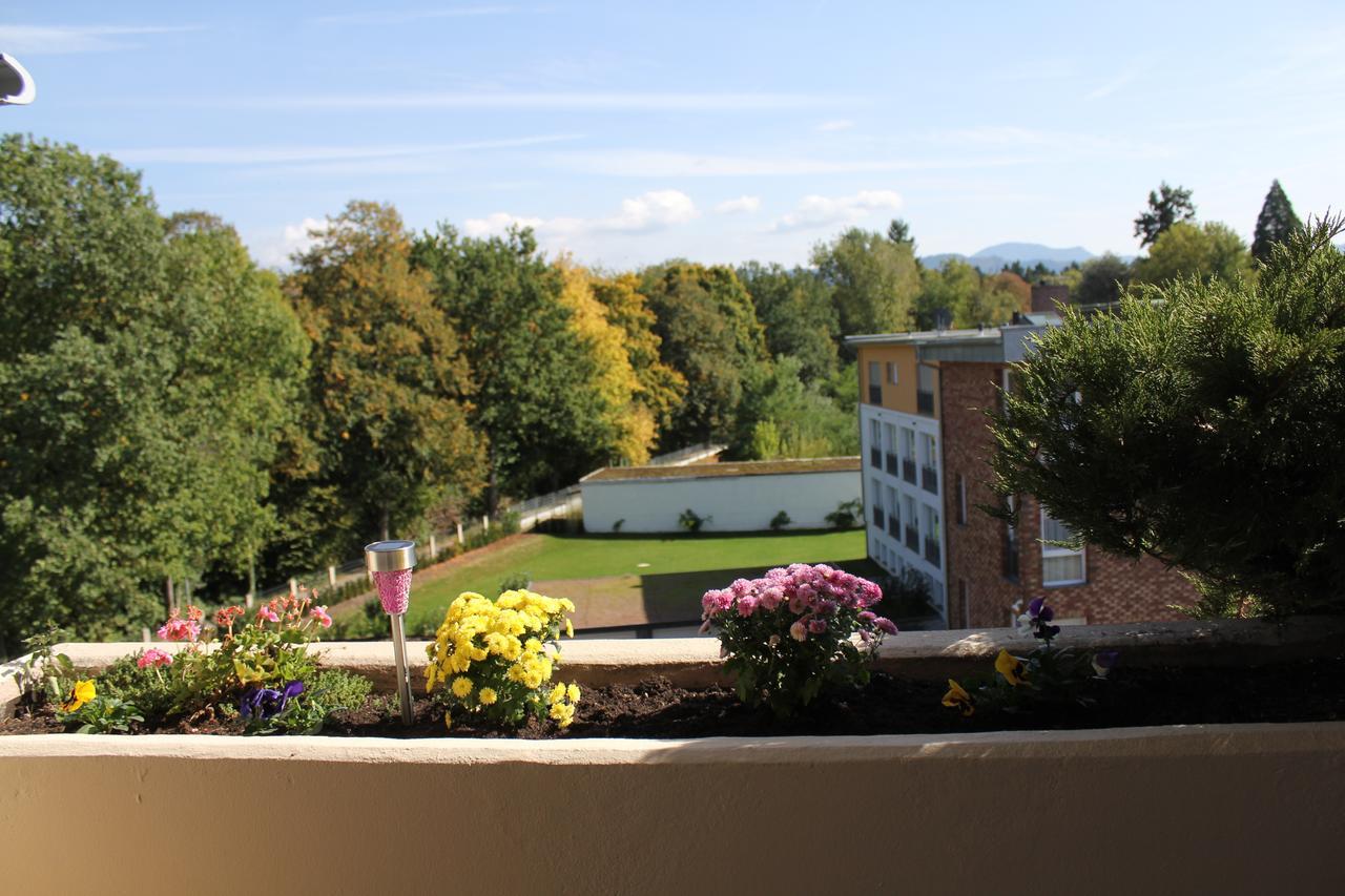 Mariaprimavera Apartment Am Kurpark Mit Schwarzwaldblick * * * * Bad Krozingen Exterior photo